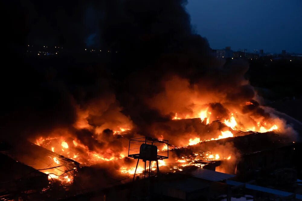 Какой опасностью является пожар. Пожары в калифорнии. Пожар на косинской улице. Большой пожар возникает. Большой пожар возникает.