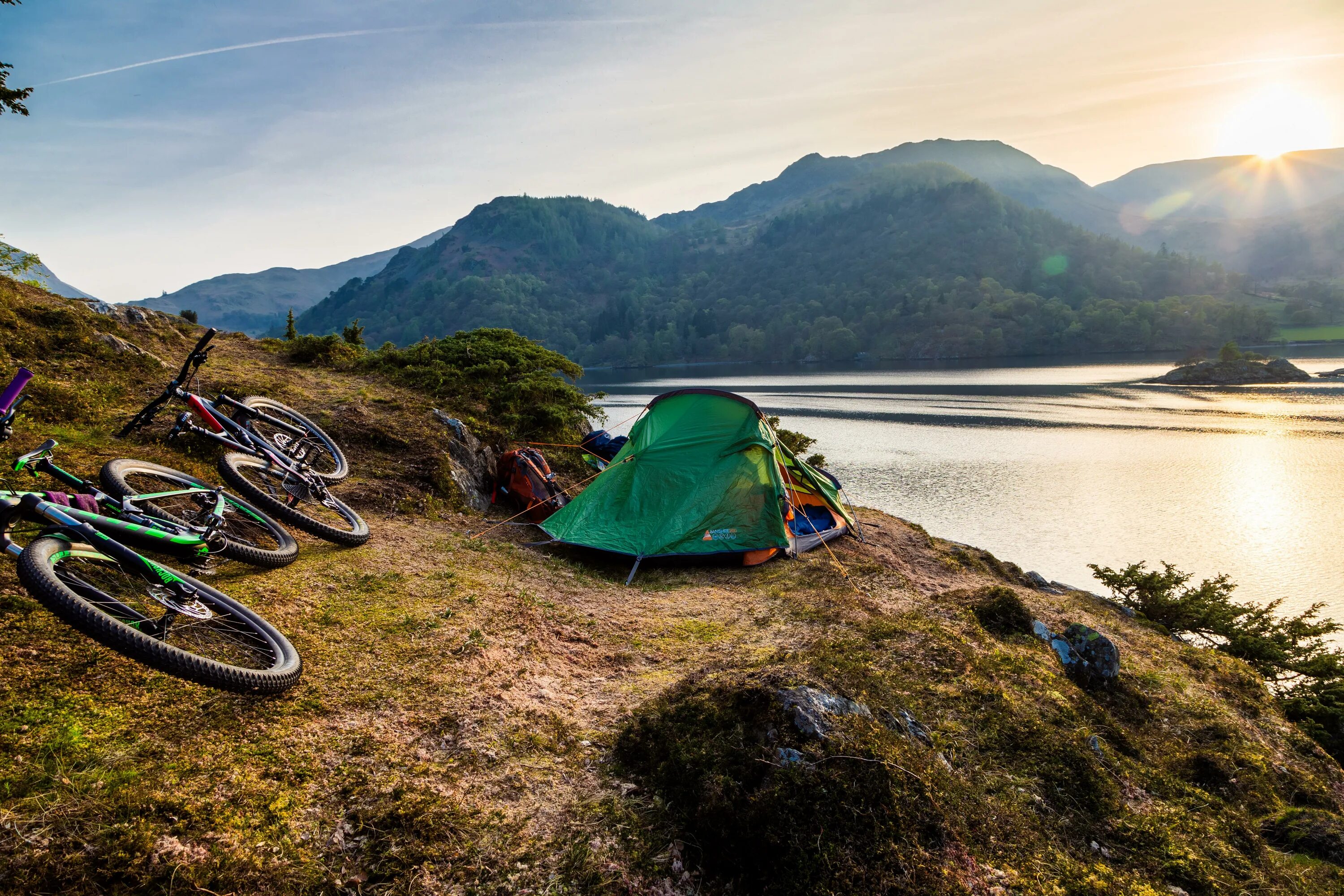 Wild camp. Кемпинг Лейк Дистрикт. Дикий кемпинг Лейк Дистрикт. Панорама байкпакинг. Lake District Tourist.