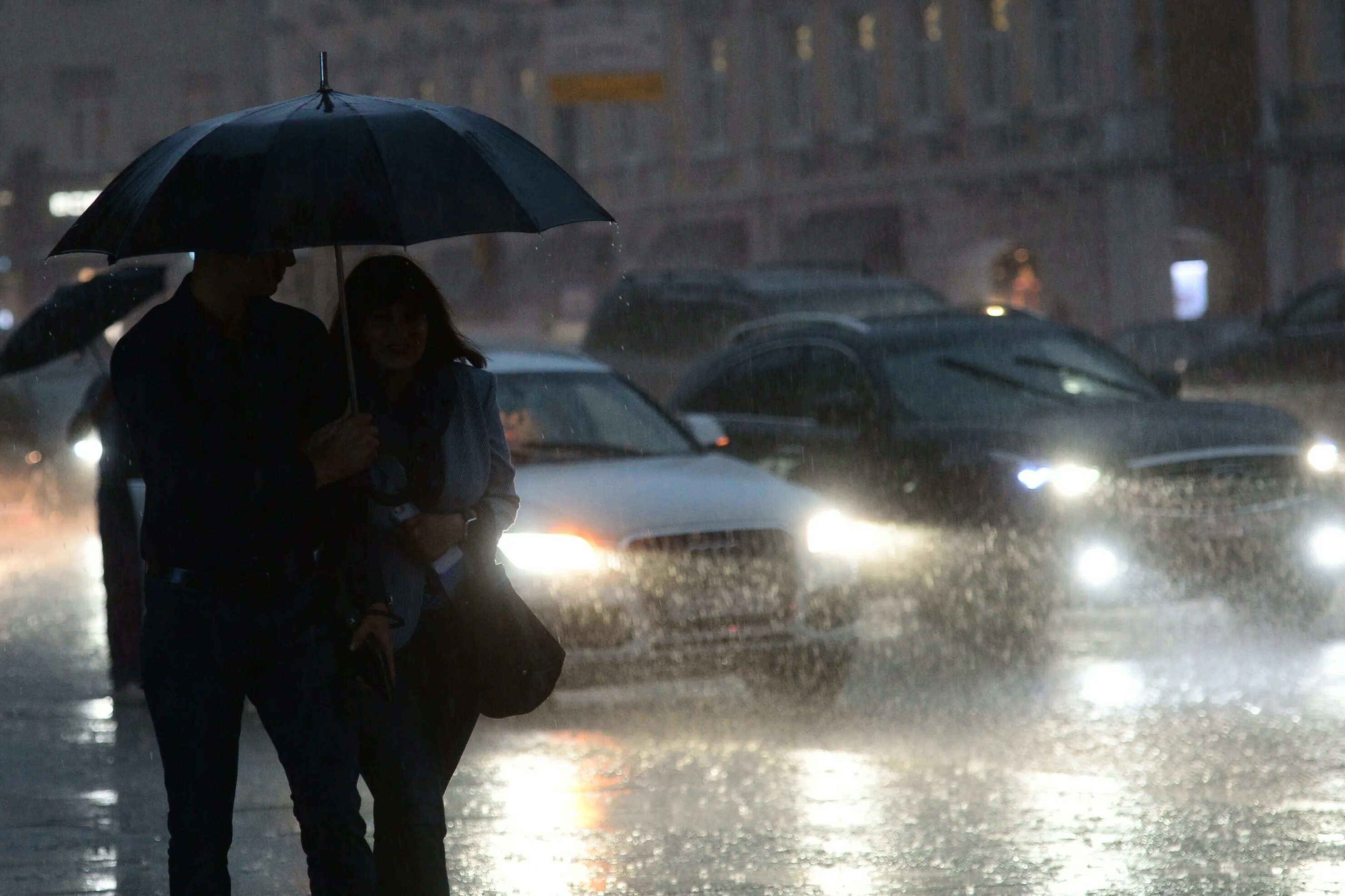 Сильный дождь. Дождь в Москве. Дождик в Москве. Москва под дождем.