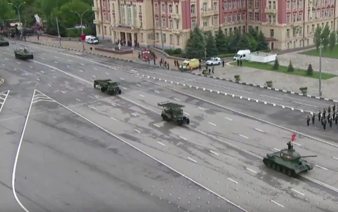 Парад в ростове на дону 2025. Танк на параде. парад победы. парад победы в ростове. сегодняшний парад в ростове на дону.
