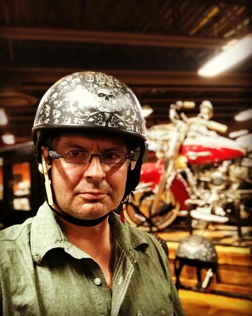 Алекс брежнев америка наизнанку. Алекс брежнев америка. Алекс брежнев дзен видео последнее. Алекс брежнев дзен видео последнее. Сколько платит ютуб за лайки.