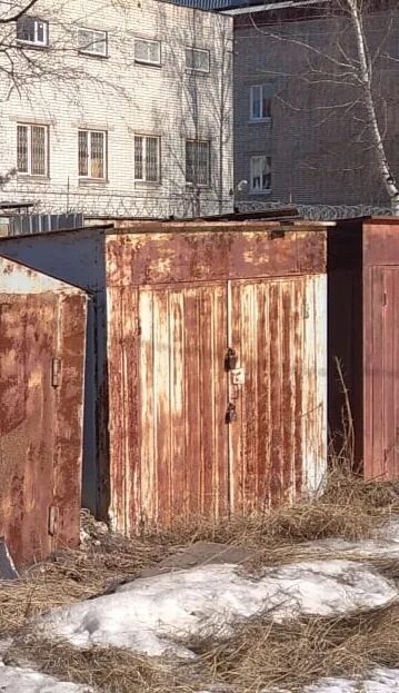Незаконно установлен гараж. Гаражи. снесли гаражи. гараж. объявление убрать гараж.