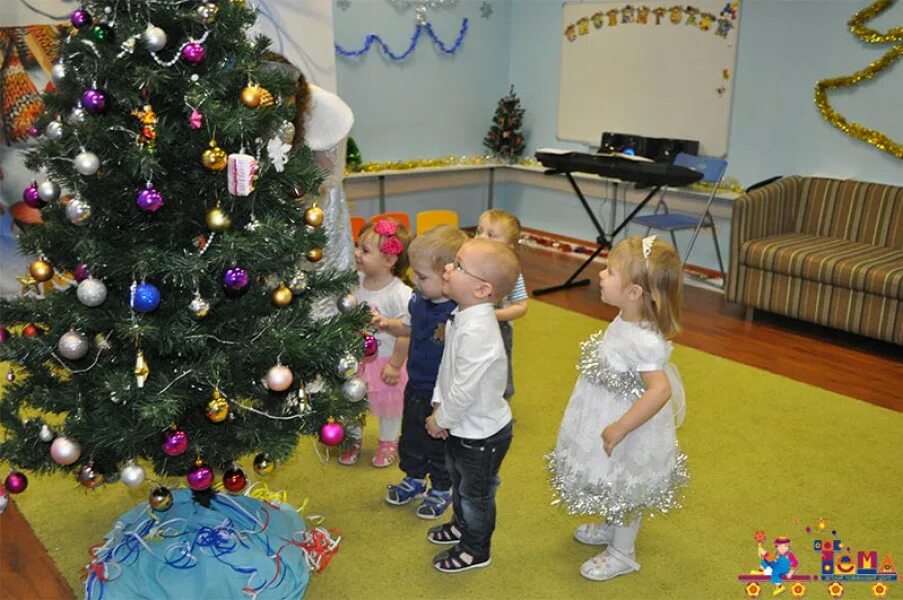 Новогодний утренник в ясельной. Новогодний утренник в яслях. утренник в яслях на новый год. новогодний утренник в детском саду ясли.
