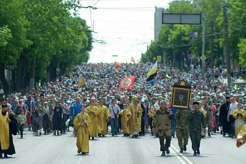 Крестный ход в белгороде 2024 видео. Великорецкий крестный ход. Крестный ход Киров 2023. Великорецкий крестный ход 2022. Село Великорецкое крестный ход.