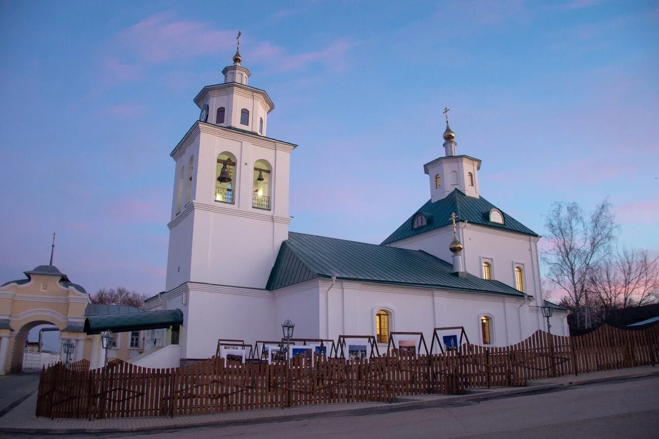 полотняный завод освятили храм преображения господня. поселок полотняный завод , преображенская церковь. храм преображения господня полотняный. дзержинск калужская область. храм в полотняном заводе.