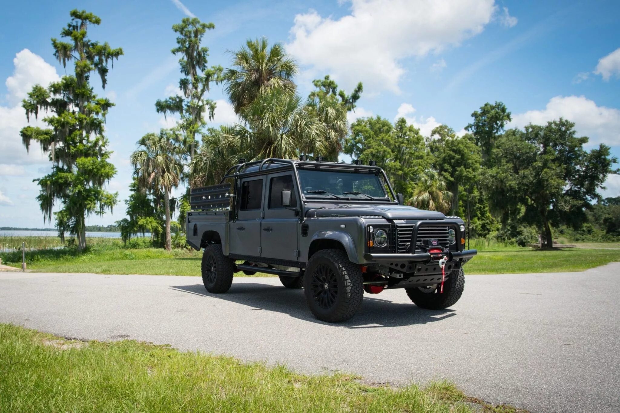 Defender 130. Дефендер 130. Ленд Ровер Дефендер 130 пикап. Ленд Ровер 130 военный. Ленд Ровер Дефендер 130 Longbill.