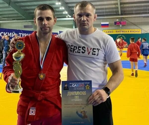 Александр викторович тренер по боевому самбо. Центр досуга и спорта «заря». Самбо артём максимович. Ненашев артем самбо. Самбо стародуб.