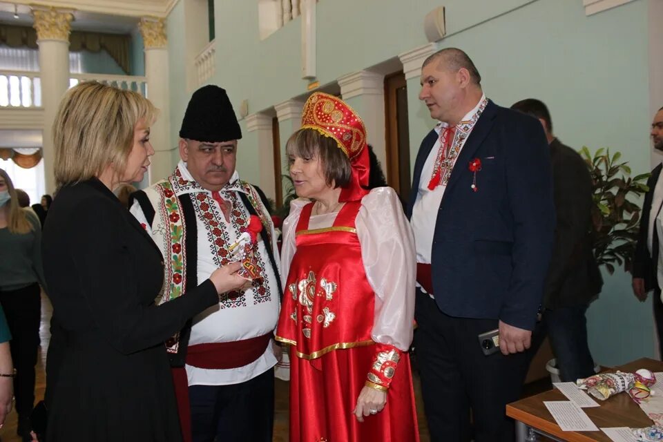 Праздник мэрцишор в молдове. Мэрцишор праздник весны в Молдавии. Фестиваль Мэрцишор. Мэрцишор праздник. Фестиваль Мэрцишор в Молдове.