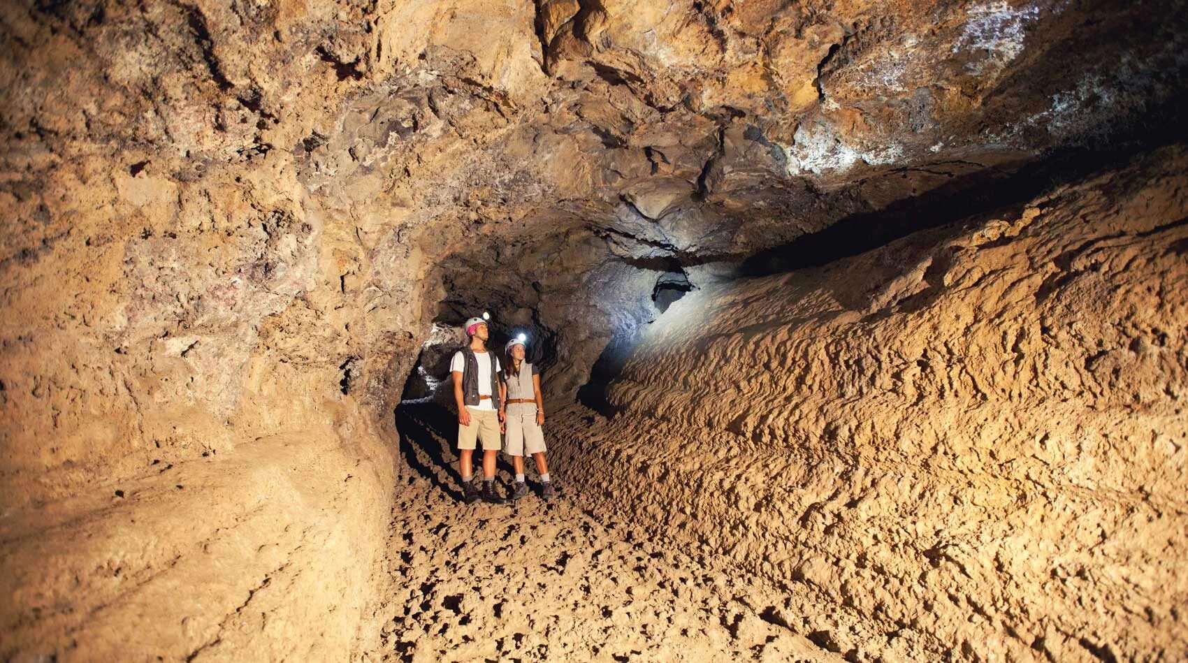 Письмо другу в глубь земли. Пещеру ветров (Cueva del viento). Вулканическая пещера-труба Куэва-дель-Вьенто (Cueva del viento). Тенерифе ла Куэва дель Вьенто. Тенерифе пещеры.