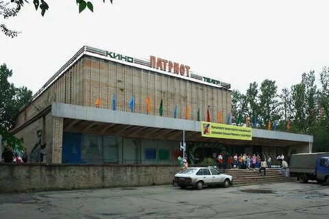 12 кинотеатров