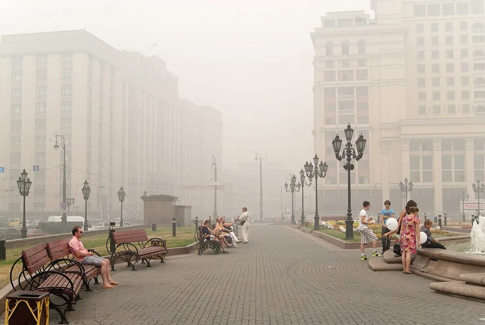 Смог в центре москвы. Смог в москве. смог в городе фото. смог в москве фото.