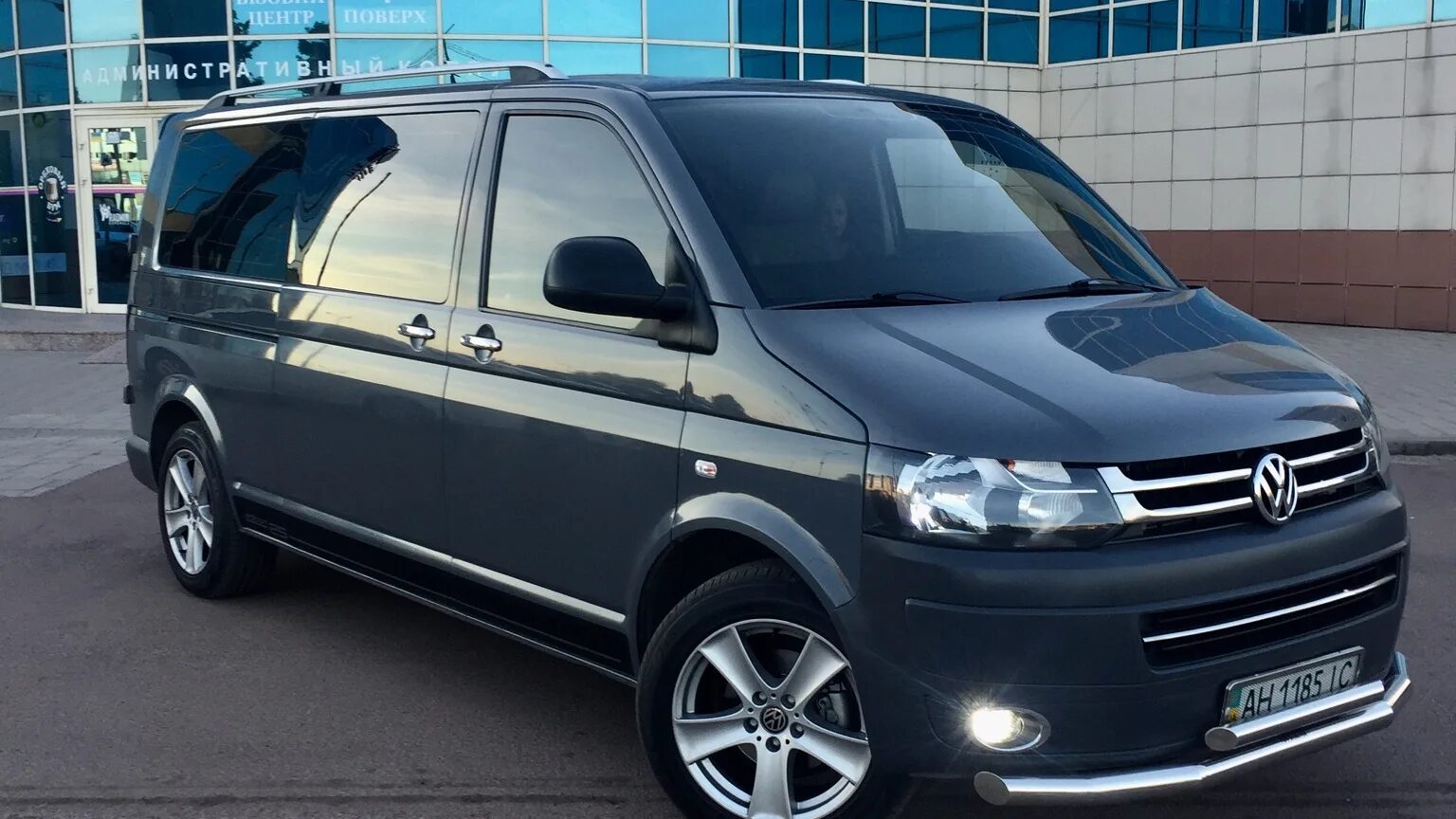 Купить т5 в россии бу. Фольксваген Transporter t5 1.9 TDI. VW t5 1.9 TDI BRS. Ет30 на т5. Transporter t5 1.9 TDI 2008.