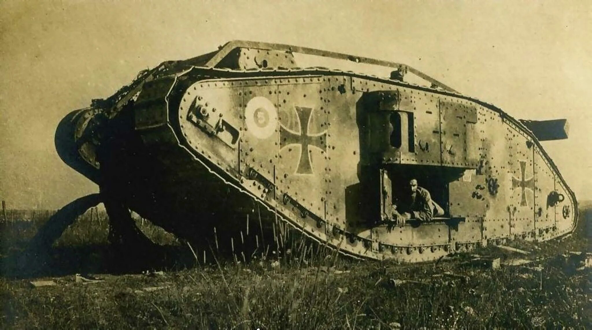 Немецкий танк 7. Немецкие танки 1 мировой войны. Танки первой мировой войны 1914-1918. Первый танк в первой мировой войне.