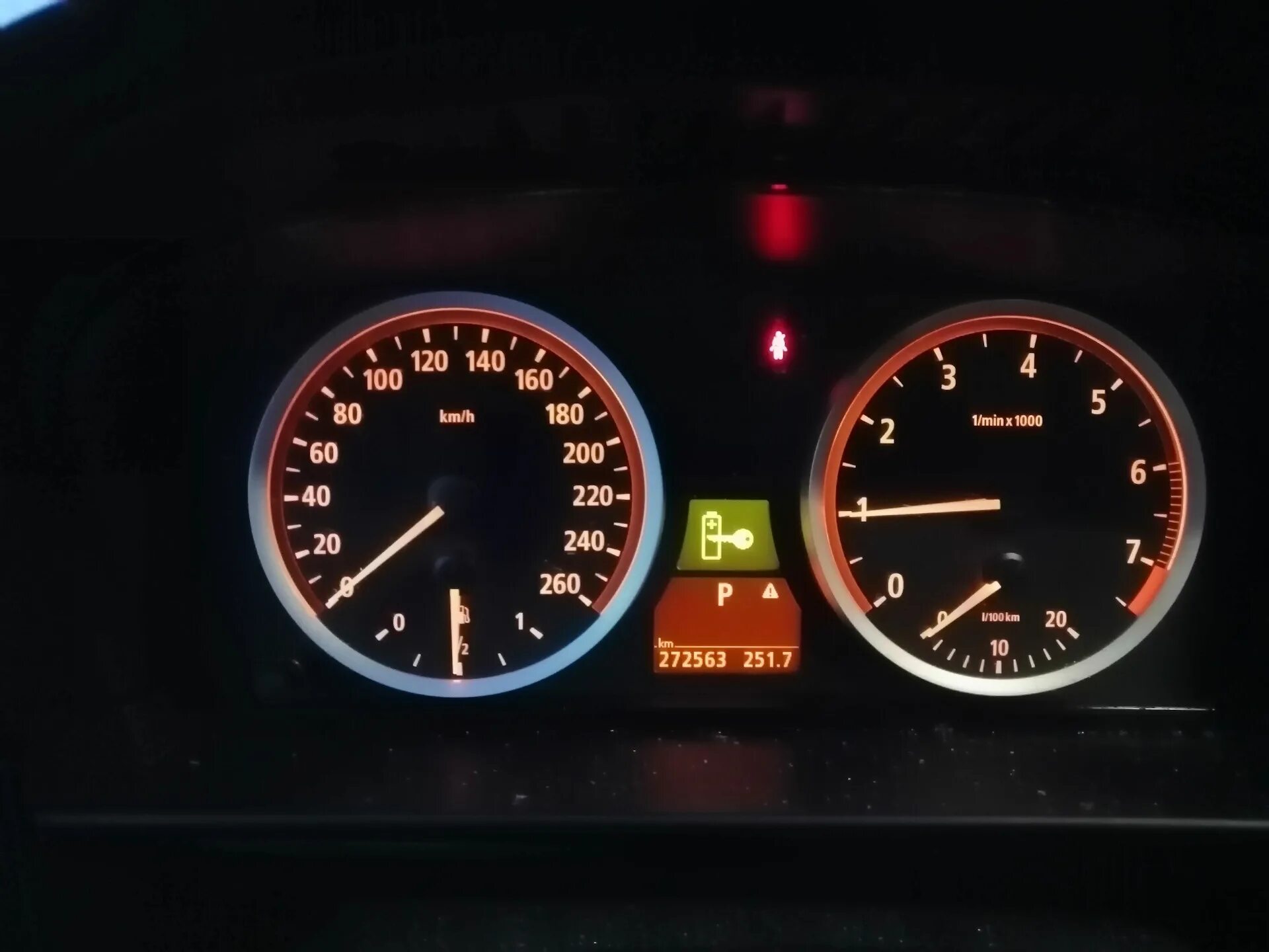 Ошибки бмв е 60. Бмв e60 горит. ошибка ключ на бмв. ошибка батарейка с ключом на бмв е90.
