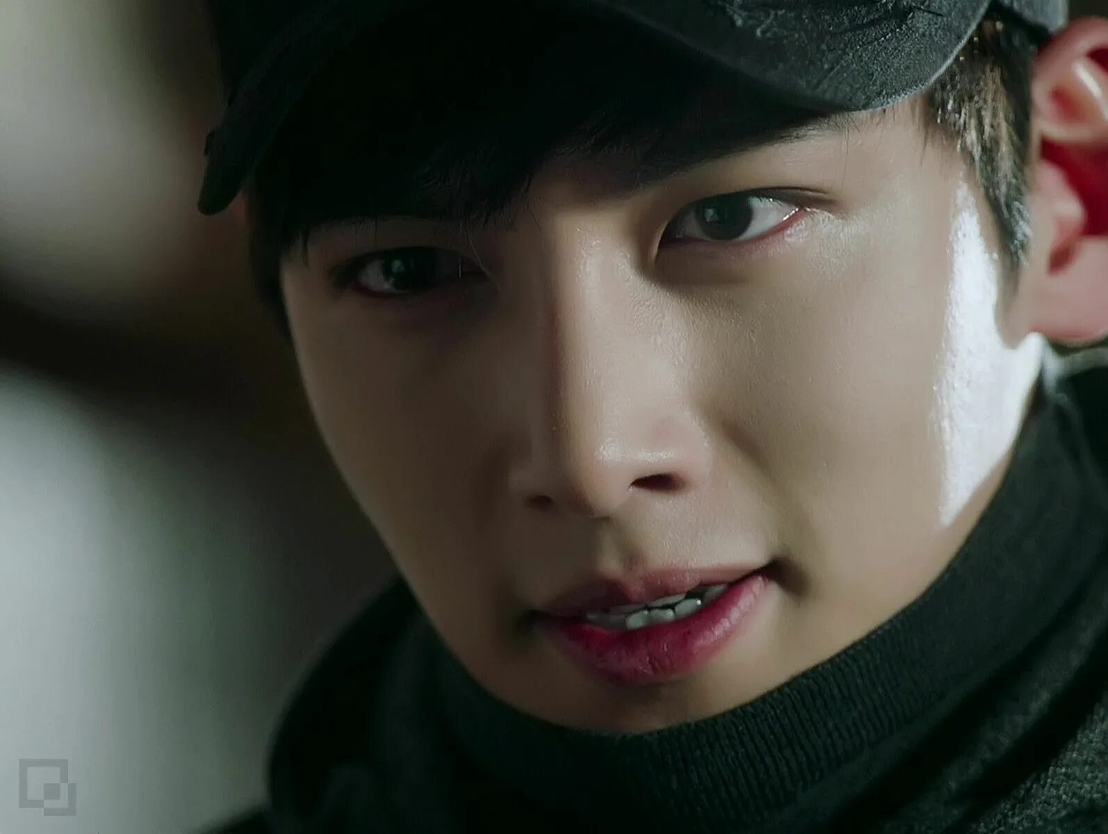 Хилер дорама софтбокс. Хилер дорама софтбокс. Чжи чан ук хилер. Чжи чан ук кадры из дорам. Чжи чан ук хилер.