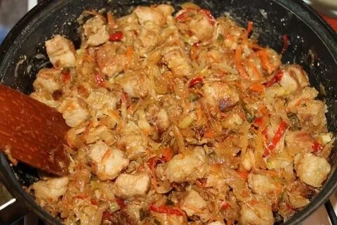 Бигус с колбасой и свежей капустой