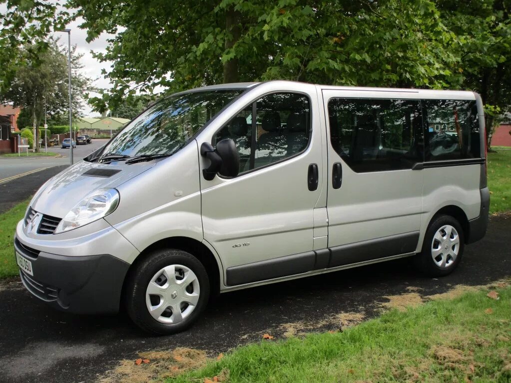 Рено трафик 2010 года. Рено трафик 2005г. Рено трафик пассажирский 2005. Renault Trafic 2.0 МТ, 2010.