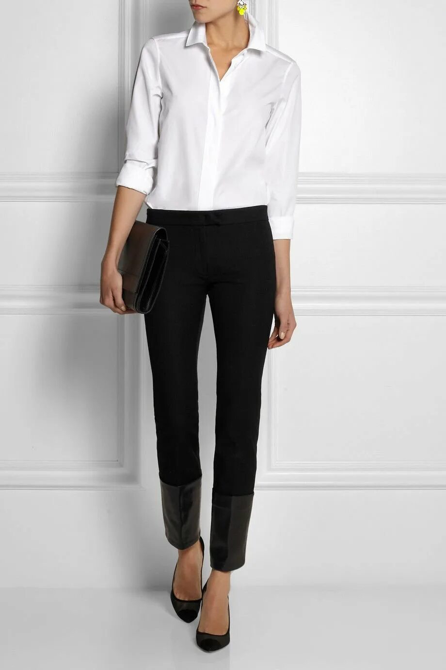Белая кофта черные штаны. Блузка с черными брюками. Белая рубашка и брюки женские. Белая рубашка и черные брюки женские. Белая блузкачерныые брюки.