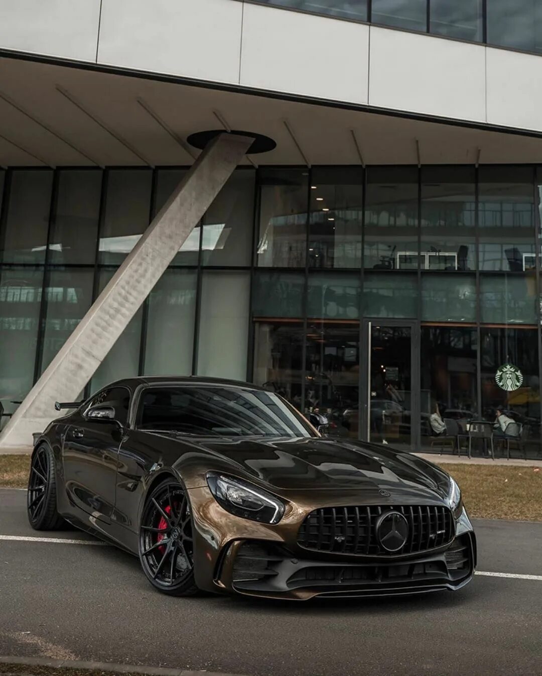 Midnight gold. Mercedes Benz AMG gt r особняк. Mercedes zedsly. AMG GTR zedsly. Zedsly BMW.