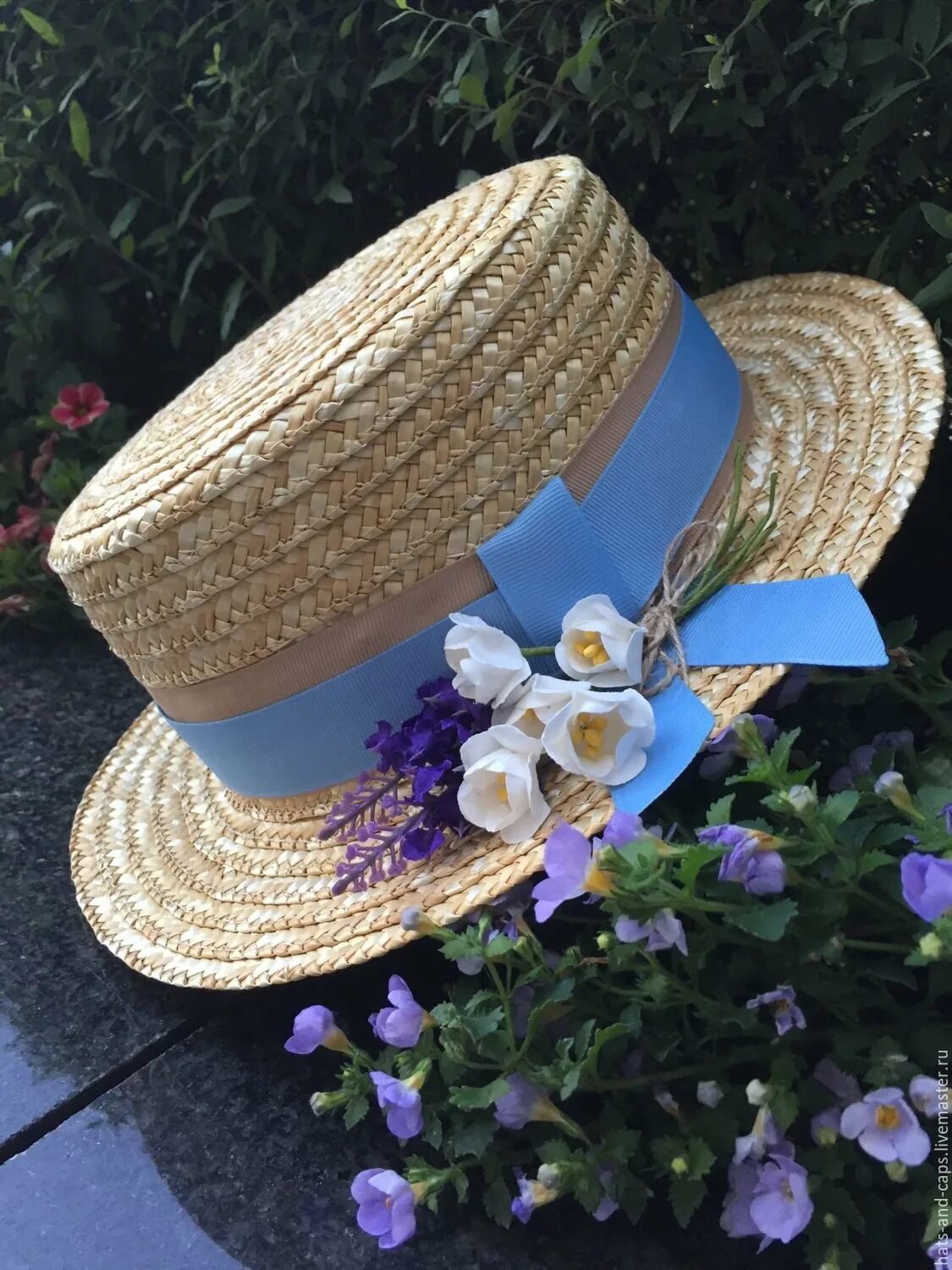 Соломенная шляпа Джейн Эйр. Соломенная шляпа с цветами. Цветы в соломенной шляпе. Шляпка с цветами, соломенная.