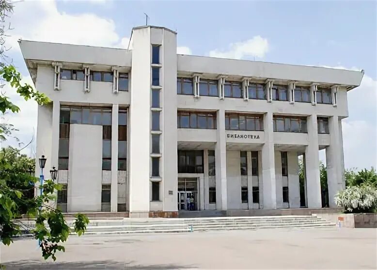 Памятник защитникам возле библиотеки горького луганск. Библиотека. Библиотека. Библиотека горького луганск. Библиотека.