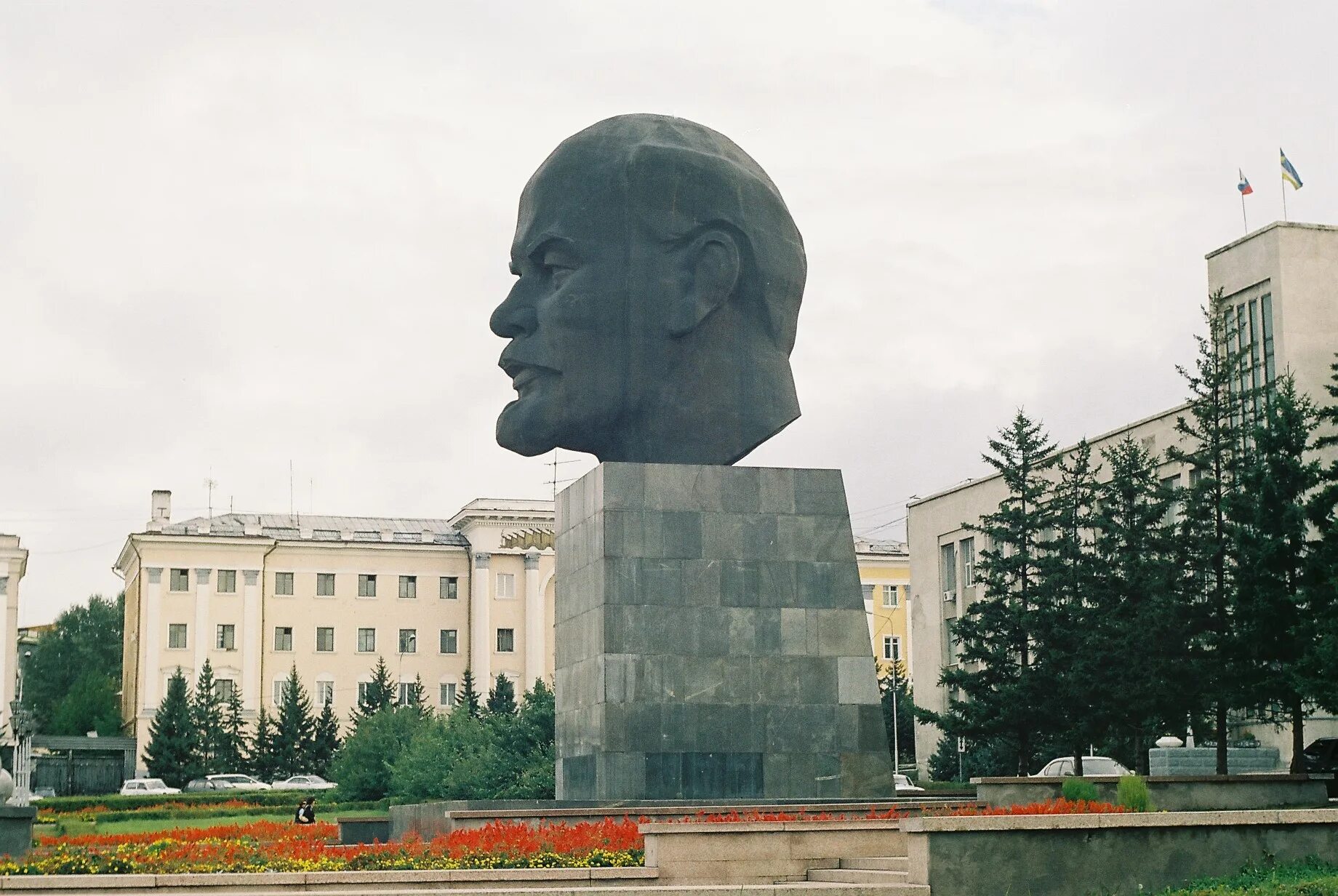 Ленин в улан. Памятник Ленину (Улан-Удэ). Голова Ленина в Улан-Удэ. Улан Удэ Ленин. Памятник Ленину в г Улан-Удэ.