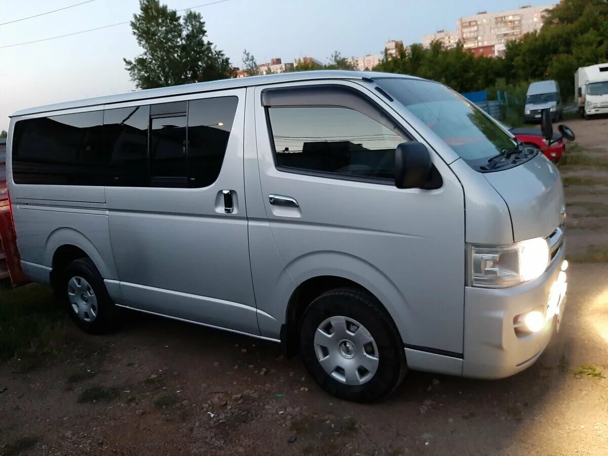 Купить хайса в россии с пробегом. Тойота Хайс h200. Toyota Hiace h200 2004. Тойота Хайс кузов h200. Тойота Hiace h200 серый.