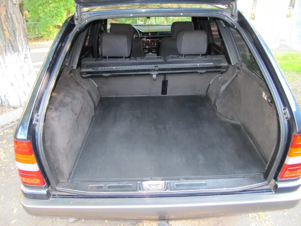 W124 открытый багажник. Багажник 124. Багажник 124. Метан мерседес 124 багажник. Мерседес w124 багажник.