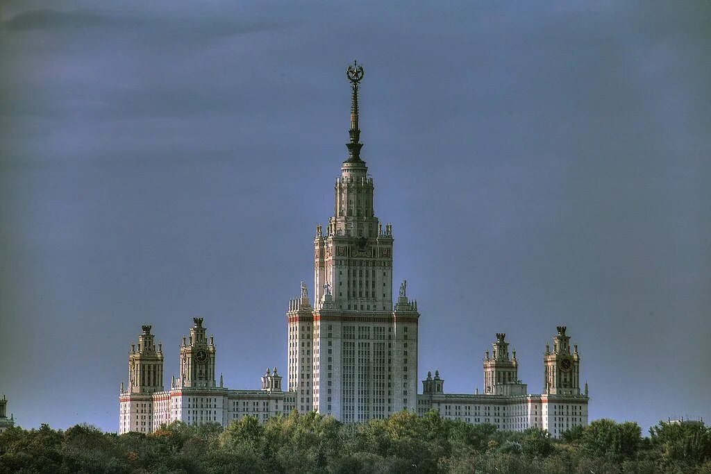 Аббревиатура мгу. МГУ имени м.в. Ломоносова. Университет Ломоносова. Здание МГУ. Московский государственный университет Ломоносова фото.