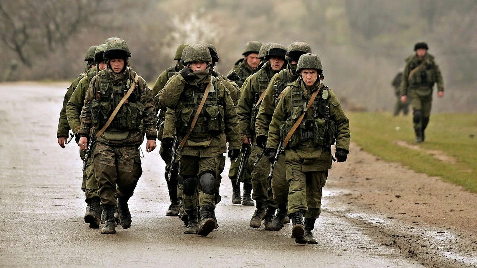 На окраине сталинграда картина. Фото украинских военных. The russian soldiers fought. The russian soldiers fought. She cleans the door.