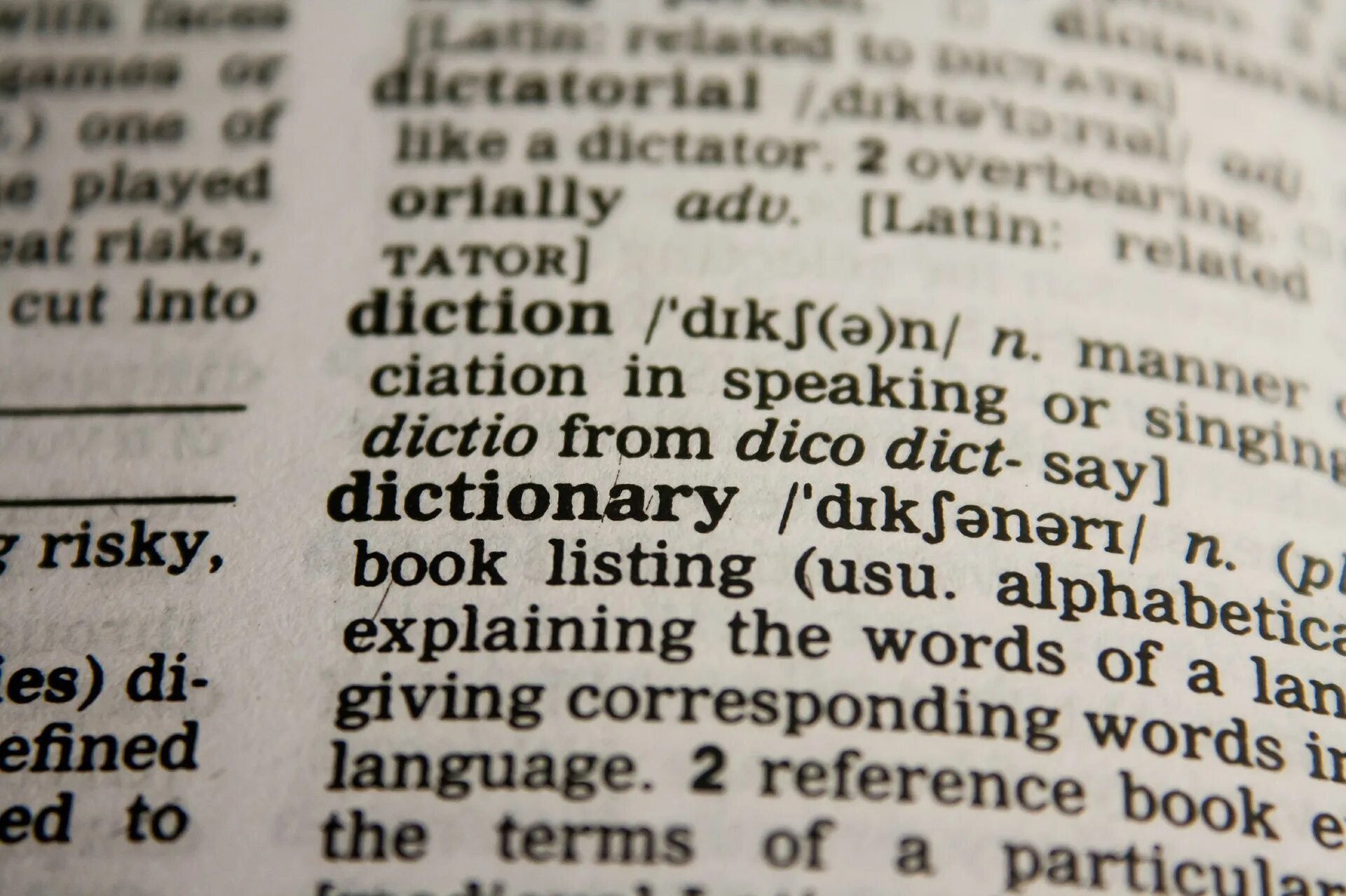 Explaining dictionary
