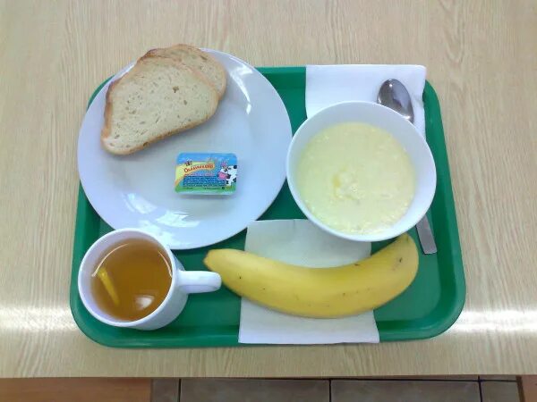 Чем завтракать перед школой. Завтрак в школе. Обед в школе. Завтрак ребенку в школу. Школьная столовая завтрак.