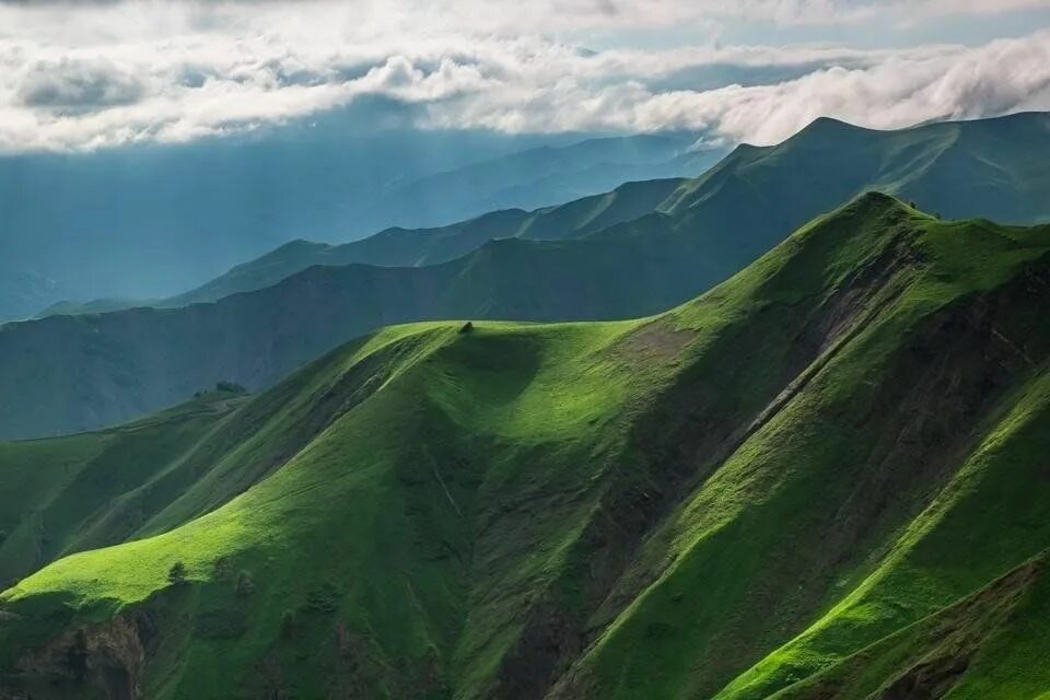 Ингушетии. Чеченская республика горы чеченской республики. Месте ч р. Итум калинский башни. Ведено чеченская республика.