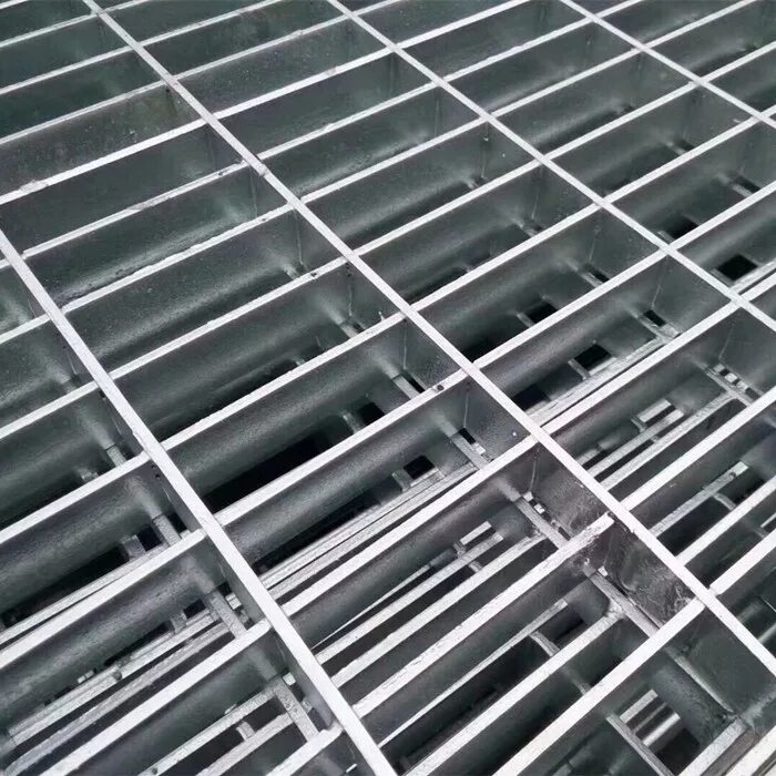 Оцинкованный пол. ПРМ-01 решетка металлическая. Steel grating Plate стальная решетчатая пластина. Решетка 25 25 оцинковка. Решетка прессованная оцинкованная 600х600х30х2.