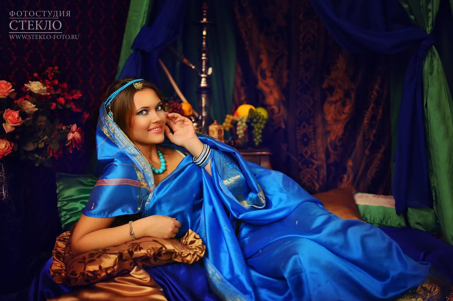 Сказка в восточном стиле. Восточная ночь алладин. Фотосессия в стиле востока. Свадьба в стиле жасмин и алладин. Арабский шик интерьер.