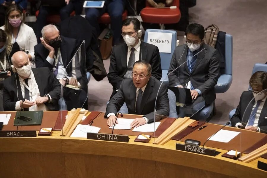 Постоянный представитель россии в оон василий небензя. Представитель китая в оон. Небезя фото небензя в оон. Оон вчерашнее заседание. Небензя василий дипломат.