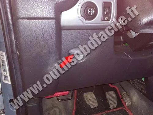 Диагностический разъём peugeot partner. Peugeot partner obd разъем. Пежо партнер типи разъем обд. Диагностический разъем пежо партнер 2012. Разъем обд пежо партнер.