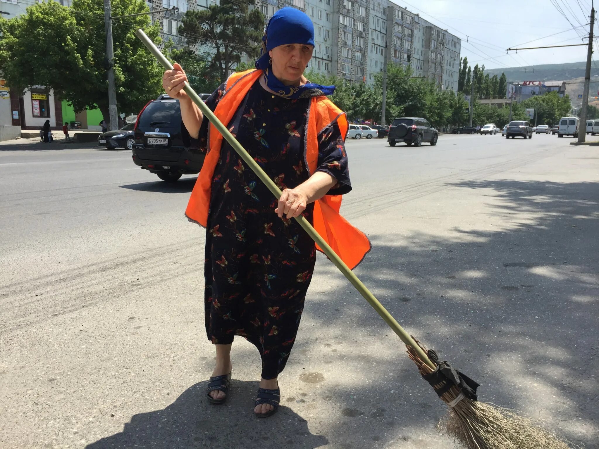 дворники люди. дворник женщина вакансии. женщина дворник. дворник женщина вакансии. женщина дворник.