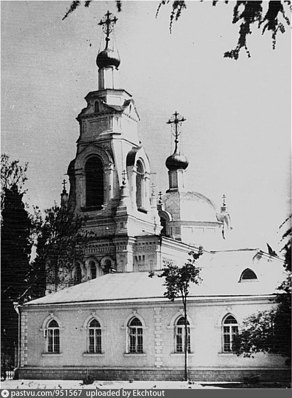 Церковь михаила архангела история. Церковь михаила архангела история. Храм архангела михаила на овчинниковской набережной. Храм в тропарево никулино. Архангельский храм в хотилово.
