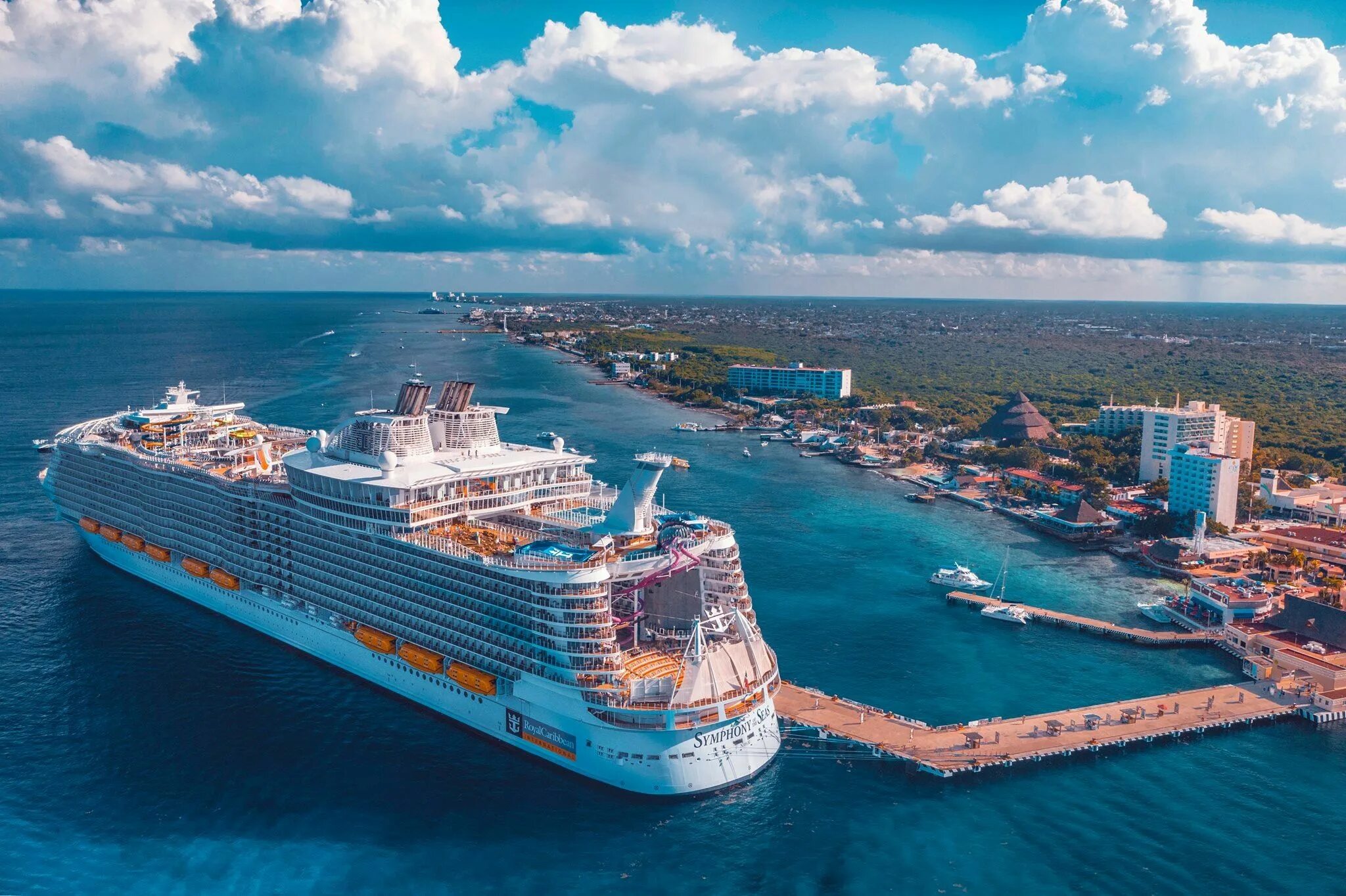 Круизы на 25 год. Costa smeralda лайнер. Круизный лайнер viking. Круизный лайнер коста пацифика. Круиз на лайнере.