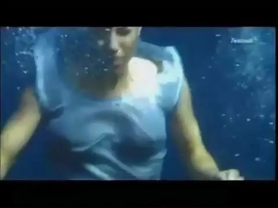 Хардер в воде. Талая вода песня. Парень и девушка под водой. Японец и вода песня. Живая вода смоленск.
