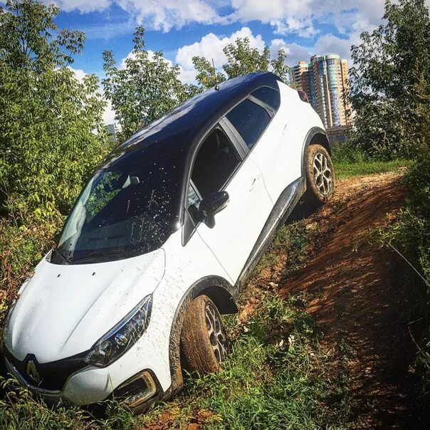 Рено каптур автомат полный привод. Рено Каптур оффроад. Renault Captur Tuning. Шноркель на Рено Каптур. Рено Каптур битый.