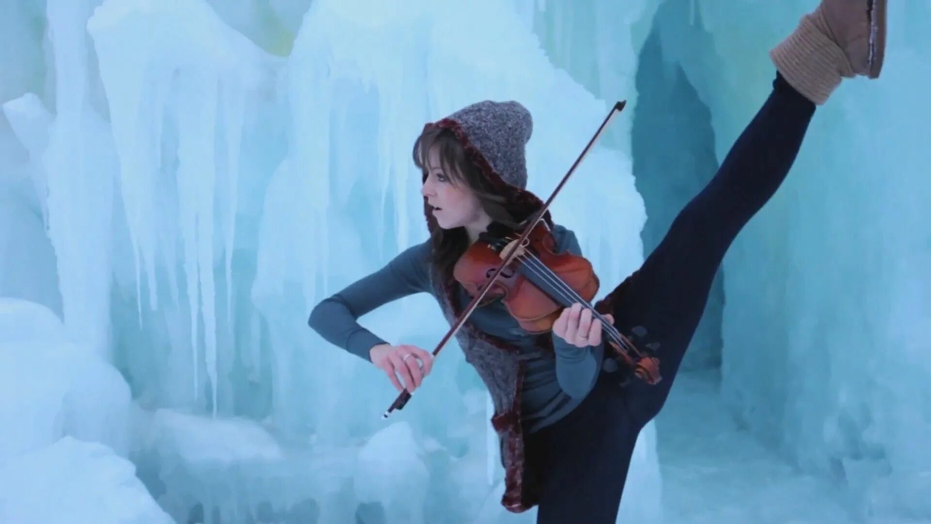 Красивая музыка мп3. Линдсей Стирлинг Crystallize.. Lindsey Stirling Crystallize. Скрипачка Линдси Стирлинг зима. Линдсей Стирлинг в Нижнем белье.