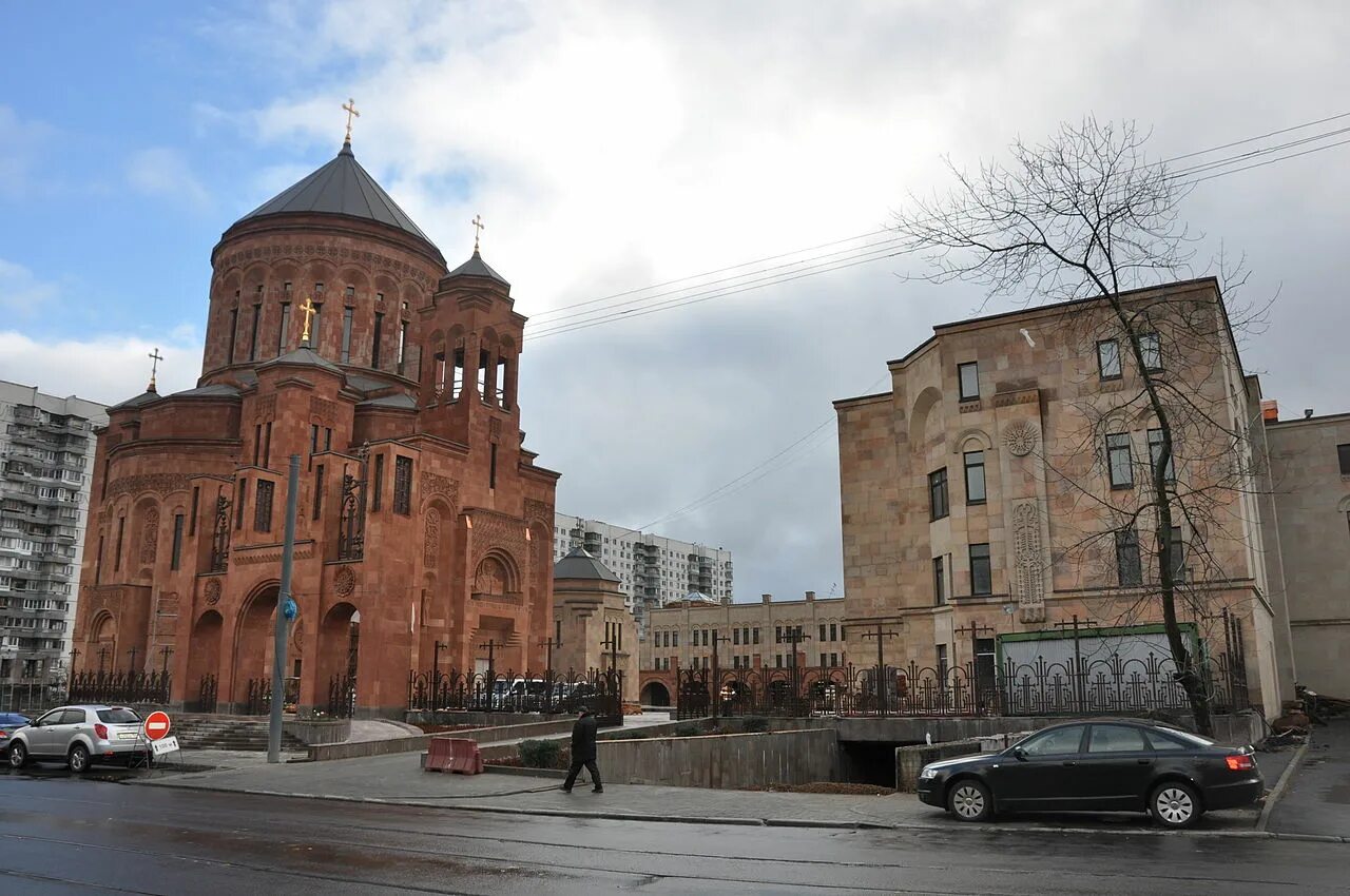 Почему армянский церковь. Армянский храмовый комплекс Москва. Армянская Апостольская Церковь в Москве. Армянская Церковь Марьина роща. Армянская Апостольская Церковь Олимпийский проспект.