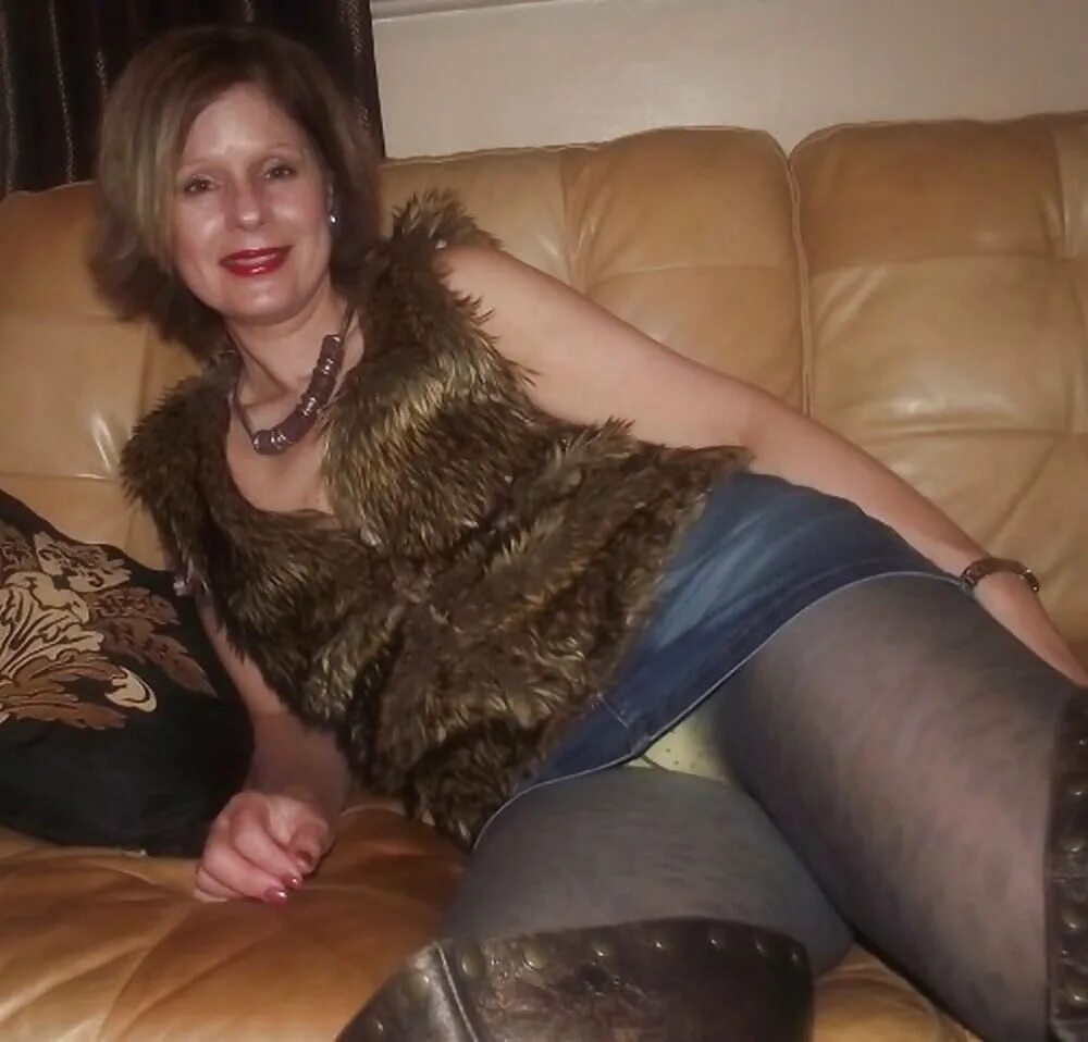 Волосатые женщины в возрасте. Русскую волосатую маму домашнее. Взрослые волосатые женщины. Зрелая волосатая в платье. Шикарная мама с волосатой.