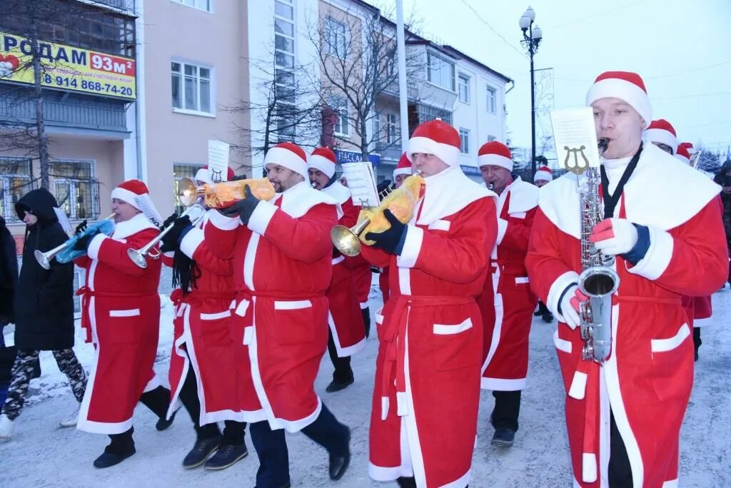 Во сколько в магадане новый год. Новогодние мероприятия в магадане. шествие дедов морозов в магадане 2025. дед мороз магаданский. новогодняя елка олымский.