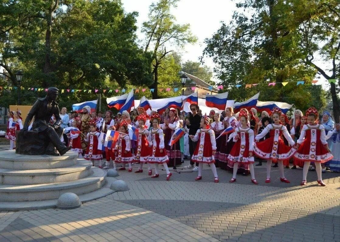 Дом культуры Георгиевск. Культура Ставропольского края. Георгиевск Ставропольский край городской дворец культуры концерт. Лермонтовская аллея Георгиевск. Дк георгиевск