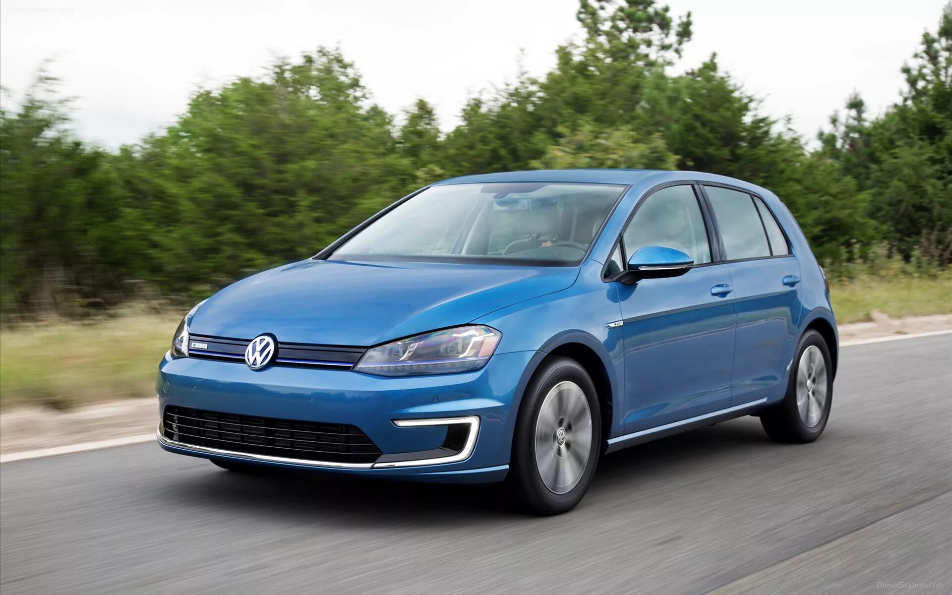 Электро фольксваген. Фольксваген e-Golf. VW Golf e-Golf. Volkswagen Golf электро. Фольксваген гольф 7 e.