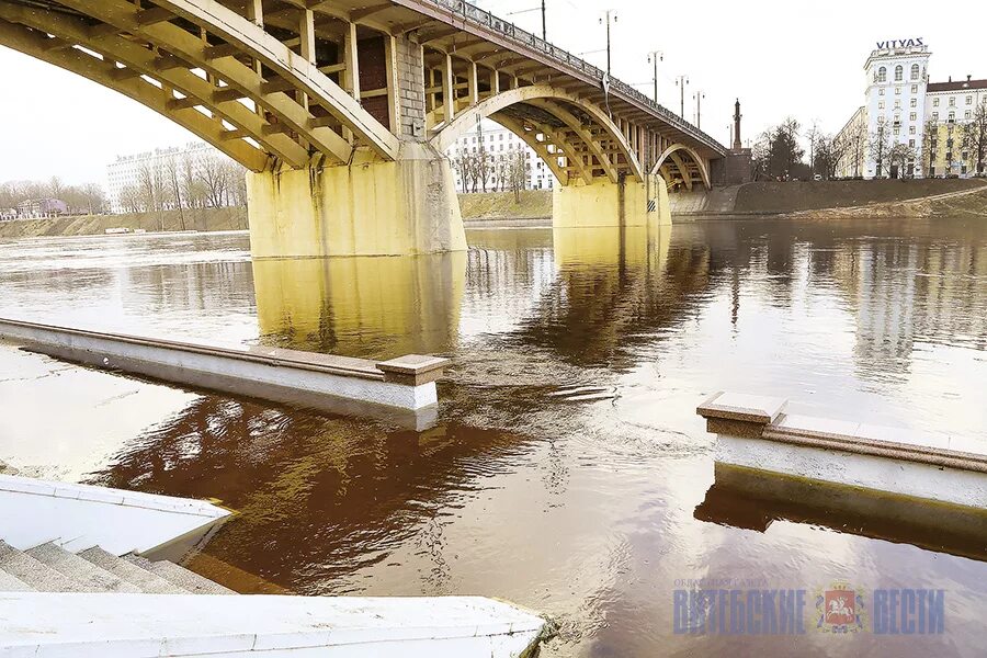 Паводок Витебск. Разлив Двины Витебск. Западная Двина город зимой. Вода в западной двине