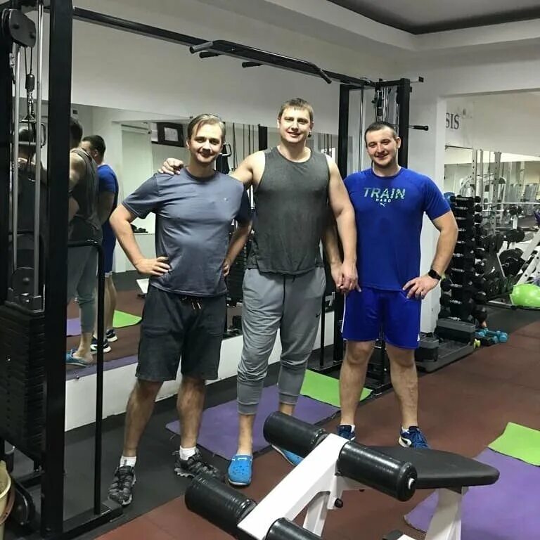 Спортзал ростов. Спортивный зал. Зал кинезис что это. Спортзал охрана. Дворец водных видов спорта тренажерный зал.